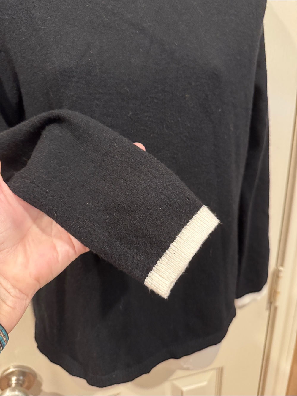 Ann Taylor Classic Black and White Sweater. Sz Medium - Picture 5 of 9